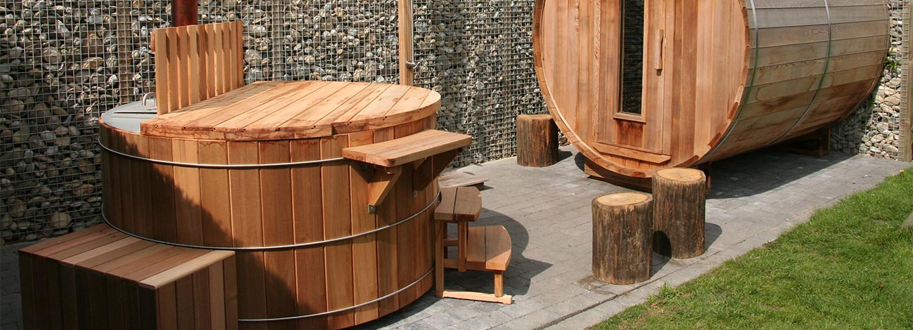 Lassen Sie den Whirlpool abtropfen und reinigen Sie ihn